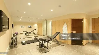 青岛桑拿按摩深度体验：高端会所与平价店的终极对比 海报