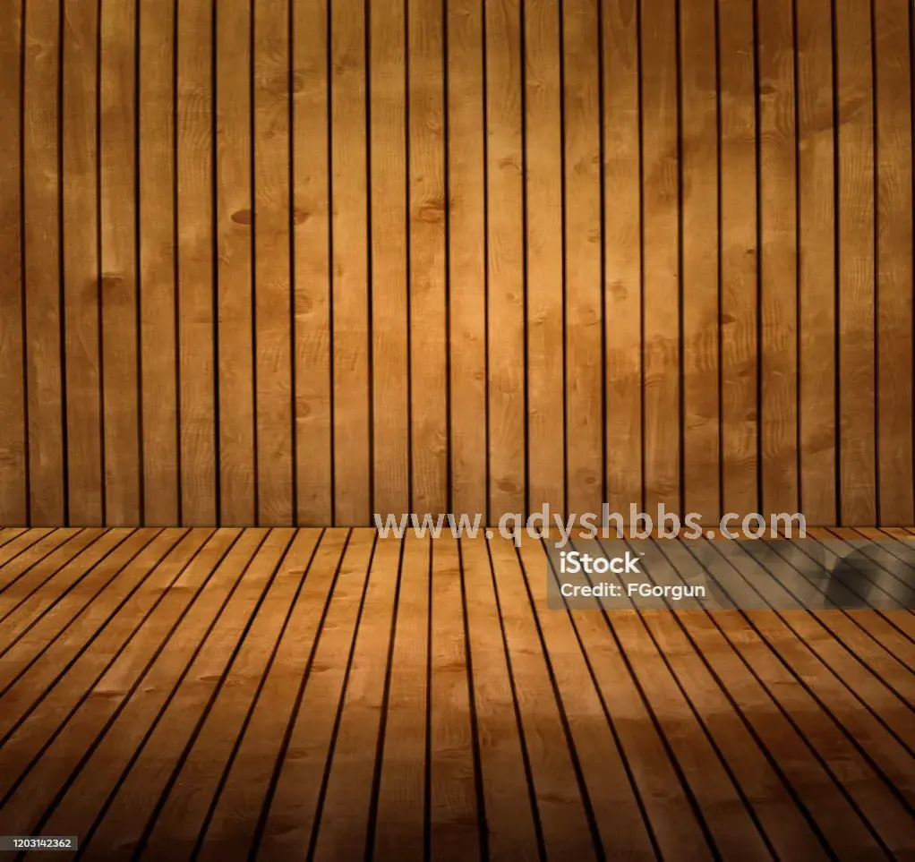 用手按压肩部穴位