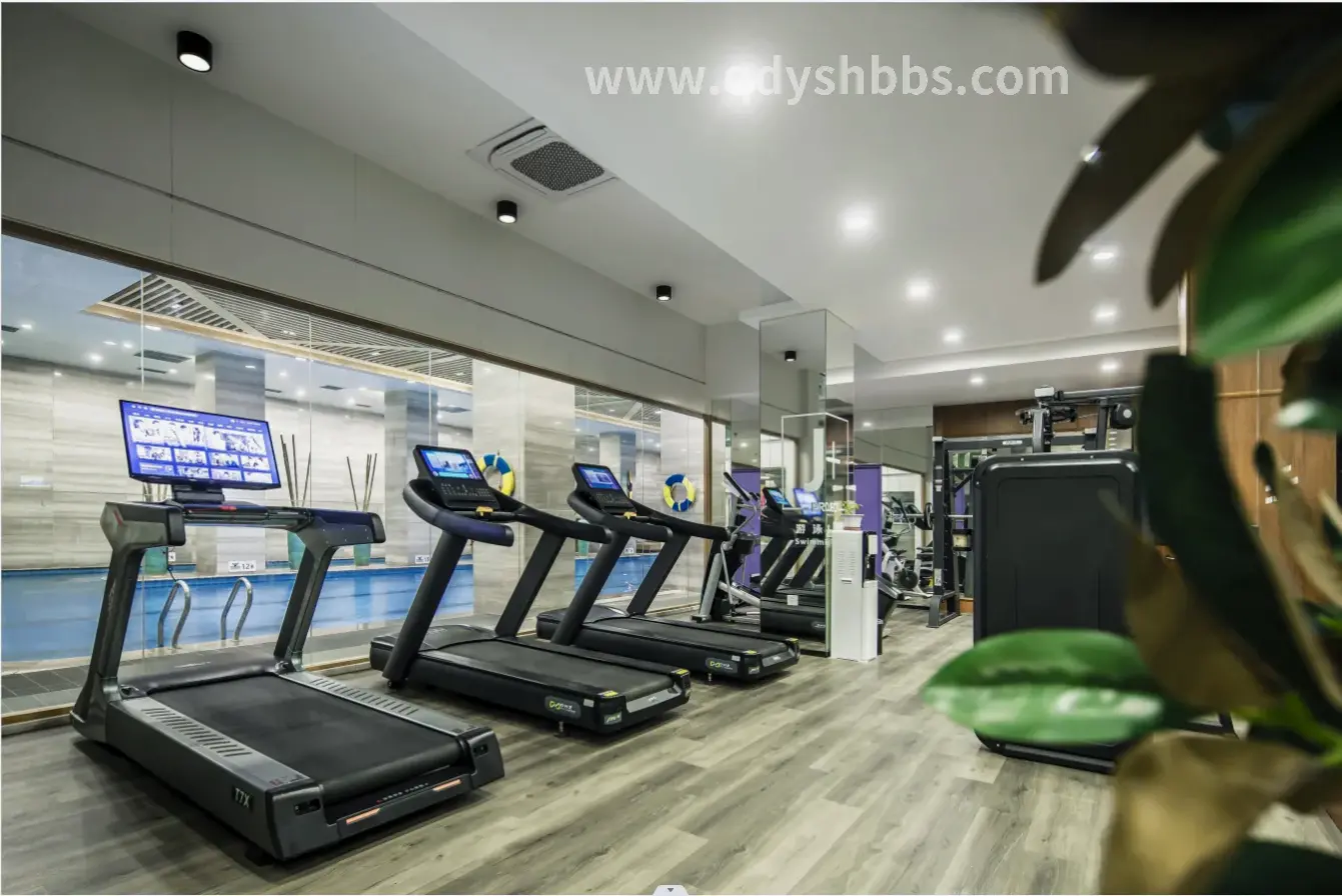 按摩球放松肩颈